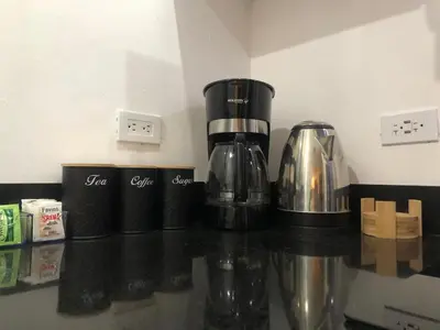a kitchen counter with a coffee maker and a blender at El Chante cerca de playas, piscinas y vistas a la montaña in Herradura