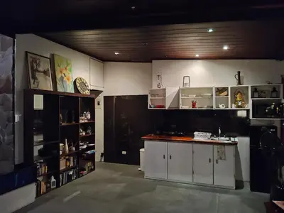 a kitchen with white cabinets and a counter top at Apartamento Céntrico con Vista in Heredia