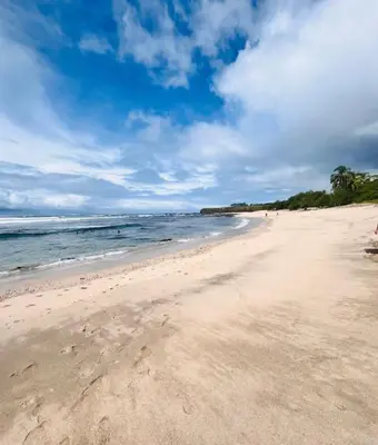 a sandy beach with the ocean in the background at EBK Surf Apartamento 1 in Santa Cruz