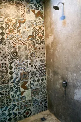 a bathroom with a shower with tiles on the wall at Luz En El Cielo Eco-B&B/Hostel in Montezuma
