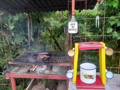 a grill with a pan on top of it at CocoRelax in Siquirres