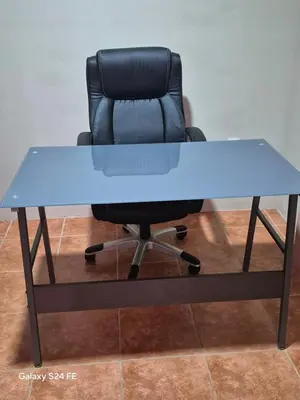 a black office chair sitting at a blue desk at Guacamaya in Bahia