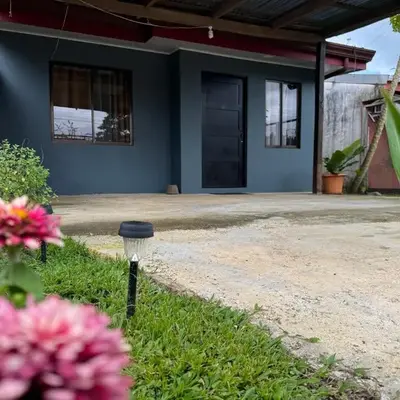 Casa Colibrí Encanto Rústico y Comodidad Moderna -La Fortuna