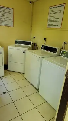 a laundry room with two washers and two washers at Playas del Coco Cocomarindo 23 in Coco