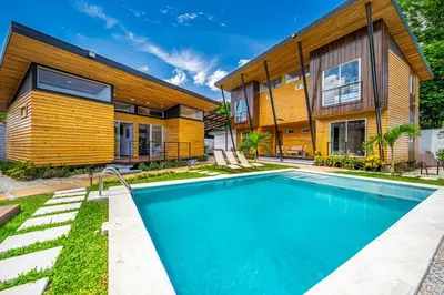 a house with a swimming pool in front of it at Macondo Ecolodge Alpinias - Veranera in Coco