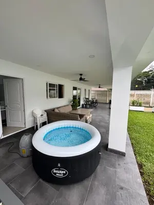 a hot tub in the middle of a patio at Casa fortuna 777 in Agua Azul