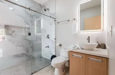 a bathroom with a shower and a toilet and a sink at Los Ángeles in Fortuna