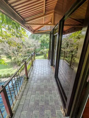 a walkway in a house with a wooden ceiling at Villa Azul in Abundancia