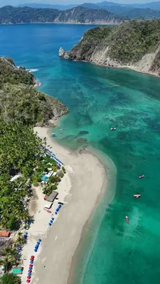 an aerial view of a beach with boats in the water at Todo incluido en Yate a Isla Tortuga con habitacion de hotel en Puntarenas in Puntarenas