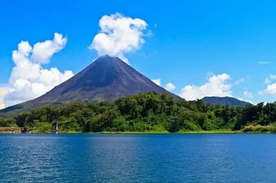 a volcanic mountain with a lake in front of it at La Fortuna, Fluca House 2 in Fortuna