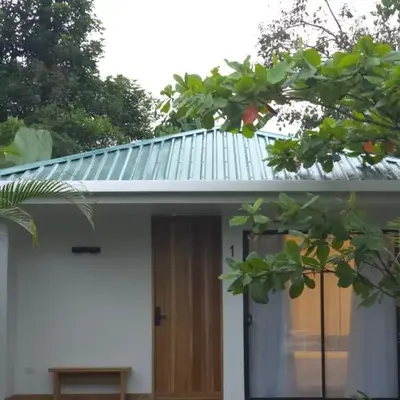 Villa del pájaro pecho amarillo