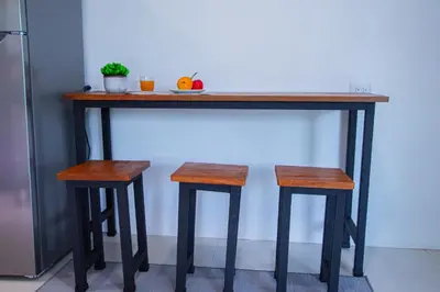 a table with two stools and a table with a counter at Monte y Alma Monteverde in Cebadilla
