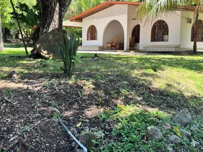 a yard with a hose in front of a house at Casa Mia playa Tambor in Tambor