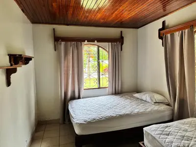 a bedroom with two beds and a window at Casa Mia playa Tambor in Tambor
