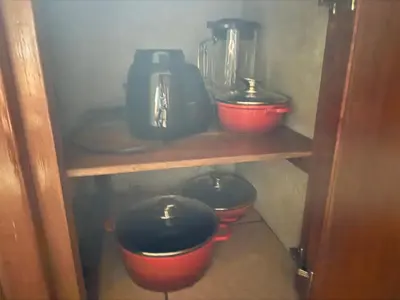 a shelf with three pots and a blender on it at Casa Mia playa Tambor in Tambor