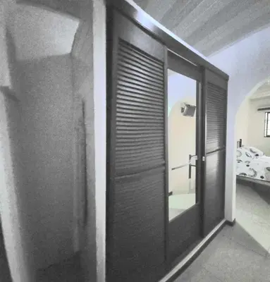 a room with a wooden door and a mirror at Apartaestudio Cabo Verde in San José