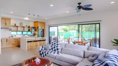 a living room with a couch and a kitchen at Casa Jurassic Amazing villa 10 min walk to the beach in Sámara