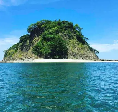 an island in the middle of the ocean at Oceana Breeze Perfect Getaway steps from the beach in Sámara