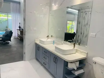 a bathroom with two sinks and a mirror at Villa Ballena de Uvita in Uvita