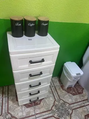 a bathroom with a white dresser and a toilet at Paraíso Natural in Quepos
