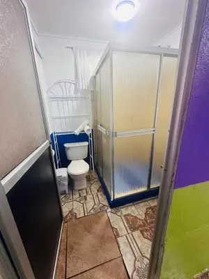 a small bathroom with a toilet in a room at Paraíso Natural in Quepos