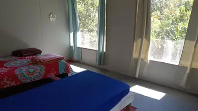 a room with a bed and a window in a room at Hospedaje Herradura de Rivas in Rivas