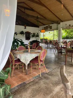a dining room with a table and chairs at Jicote finca de ecoturismo 1 in Paraíso