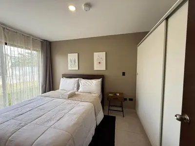 a bedroom with a bed and a window at Tropical Sunshine in Alajuela City