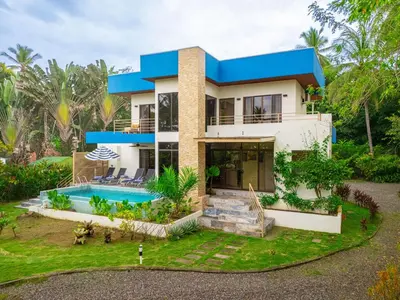 an aerial view of a house with a swimming pool at Sleep 11-Beachfront-Pool-Wildlife-100MB -Suites in Parrita