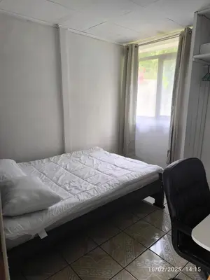 a small bedroom with a bed and a window at Pacayitas El Camino House in Turrialba