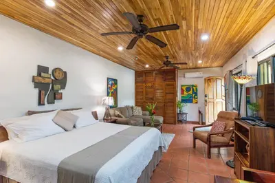 a bedroom with a bed and a ceiling fan at El Gekko spacious studio in Manuel Antonio