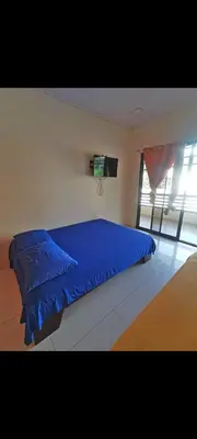 a blue bed in a bedroom with a window at No está disponible in Puntarenas