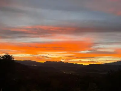 a sunset in the mountains with the sky at Cabaña El Mirador de las Montañas in Turrialba