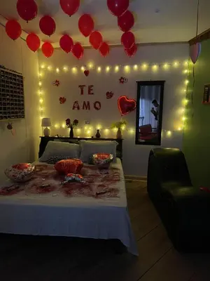 a bedroom with a bed with red balloons on the wall at Cabaña El Mirador de las Montañas in Turrialba