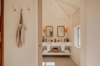 a bathroom with two mirrors and a sink at Hotel Fermata in Santa Teresa Beach