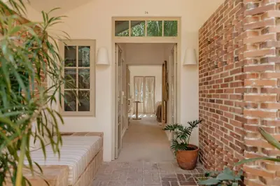 an open hallway with a brick wall at Hotel Fermata in Santa Teresa Beach