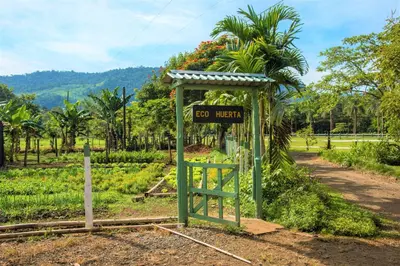 a sign for a zoo median in a garden at Hotel Casa Turire in Turrialba