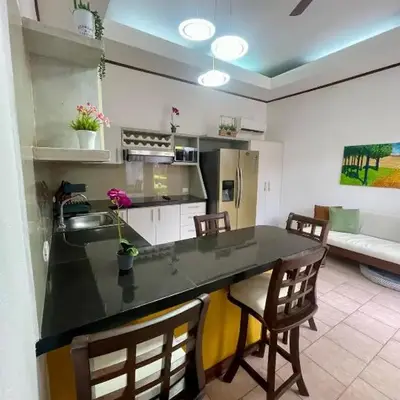 Beachfront apartment in Jacó