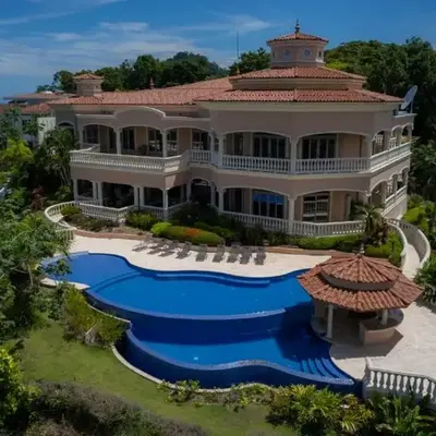 Casa Garmus 10 bdrs ocean views in Los Suenos