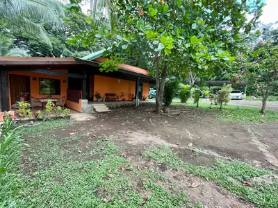 a house with a tree in front of it at Casona de Pani Altillo#10 in Liberia