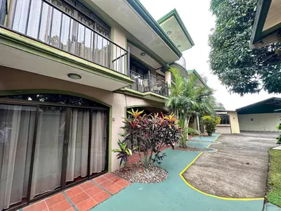 a apartment building with a driveway and a balcony at Room E in Heredia – Excellent location in Flor