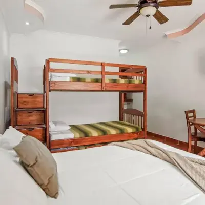 Room E in Heredia – Excellent location