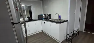 a kitchen with a sink and a microwave at contenedor estudio in Tilarán