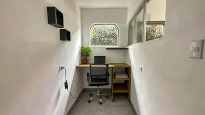 a small office in a tiny house with a desk at Olas del alba in Tapantí