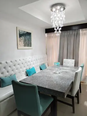a dining room with a table with chairs and a chandelier at Casa en San José de la Montaña in Heredia