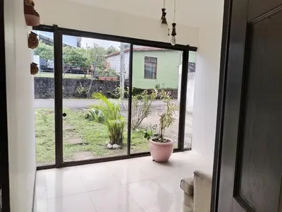 an open door to a patio with a potted plant at Casa en San José de la Montaña in Heredia