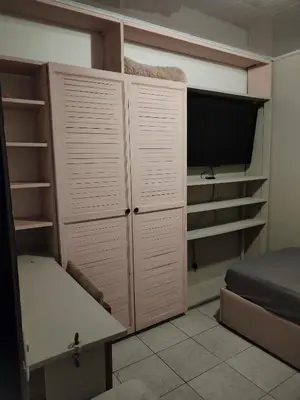 a bedroom with white closets and a bed at Casa en San José de la Montaña in Heredia