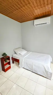 a bedroom with a bed with a wooden ceiling at Cabaña Ecos del Río in Jabillos
