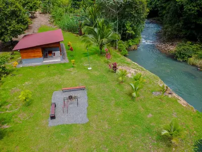 an aerial view of a house next to a river at Cabaña Ecos del Río in Jabillos