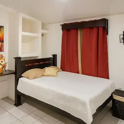 Vicky's Room - NO PARKING SITE